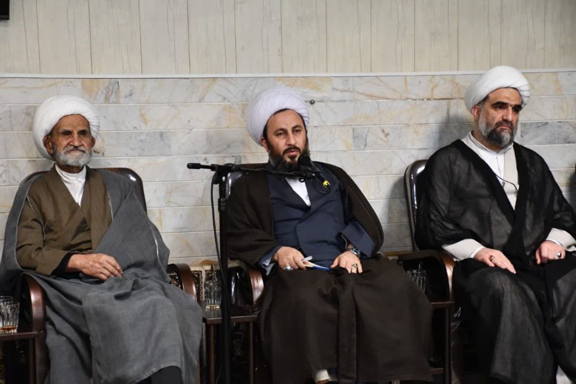نشست صمیمی امام جمعه‌ شهرستان خوی با مدیران، اساتید و معاونین حوزه های علمیه شهرستان خوی بمناسبت هفته معلم