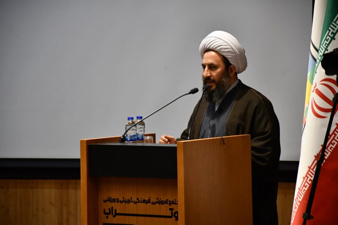 🔘حضور و سخنرانی امام جمعه شهرستان خوی در مراسم گرامیداشت هفته معلم در سالن بوتراب