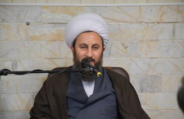 نشست صمیمی رئیس و جمعی از داوطلبین جمعیت هلال احمر شهرستان خوی با امام جمعه شهرستان خوی بمناسبت هفته هلال احمر