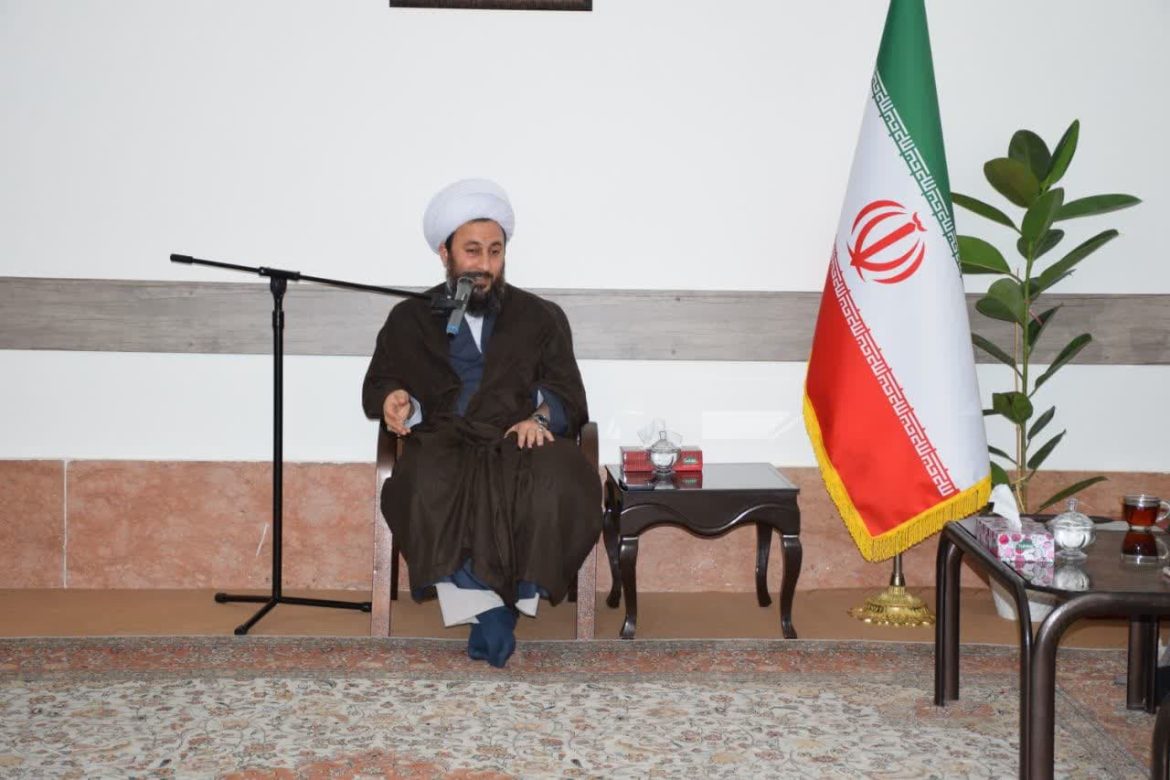 نشست صمیمی امام جمعه‌ شهرستان خوی با مدیر، اساتید و معاونین حوزه علمیه خواهران الزهرا (س) شهرستان خوی بمناسبت هفته معلم