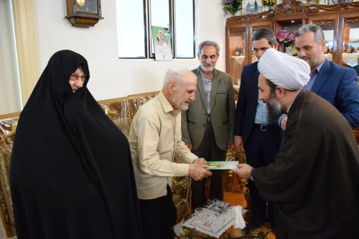 دیدار امام جمعه شهرستان خوی با خانواده معظم پاسدار شهید مرتضی مرادخانی