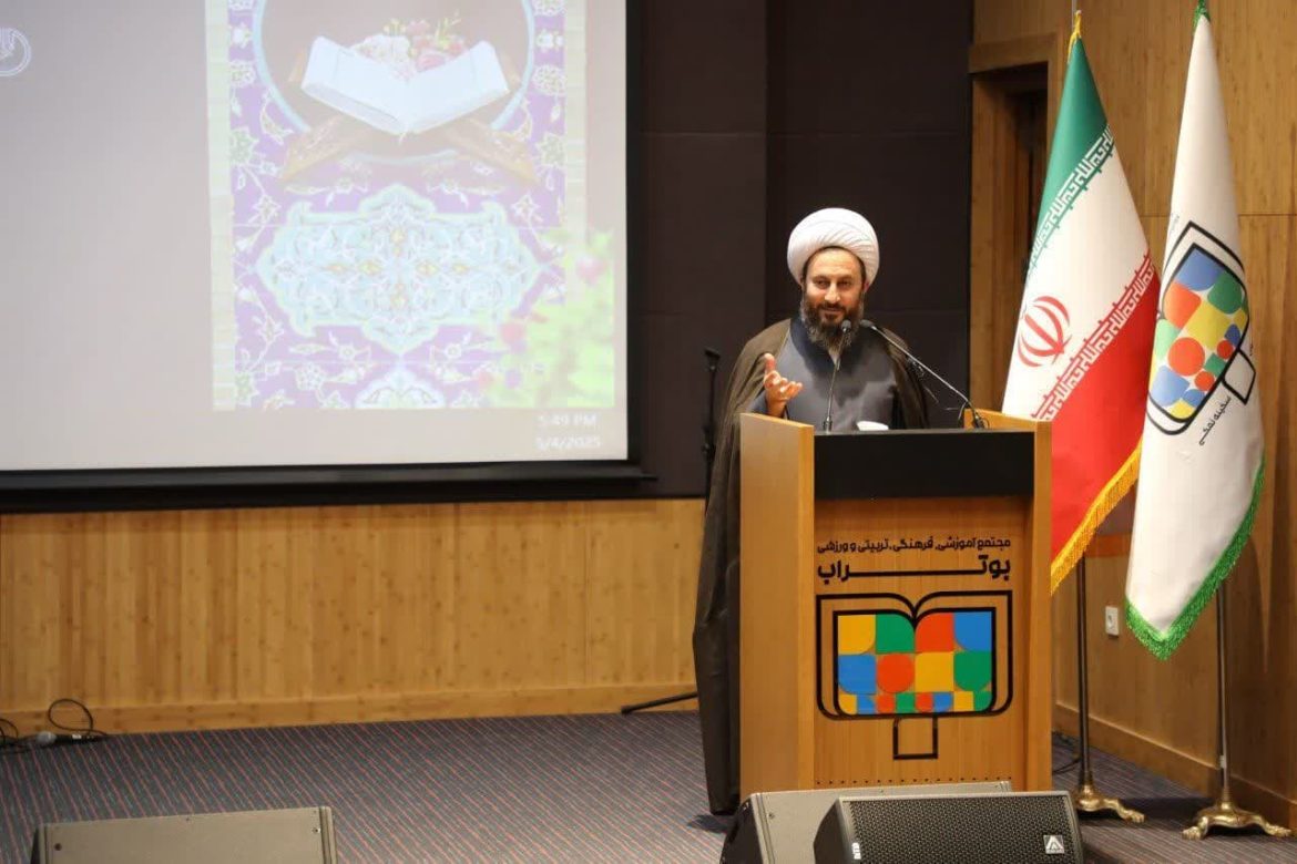 حضور و سخنرانی امام جمعه شهرستان خوی در آئین تجلیل و تکریم از اساتید برجسته قرآنی شهرستان خوی