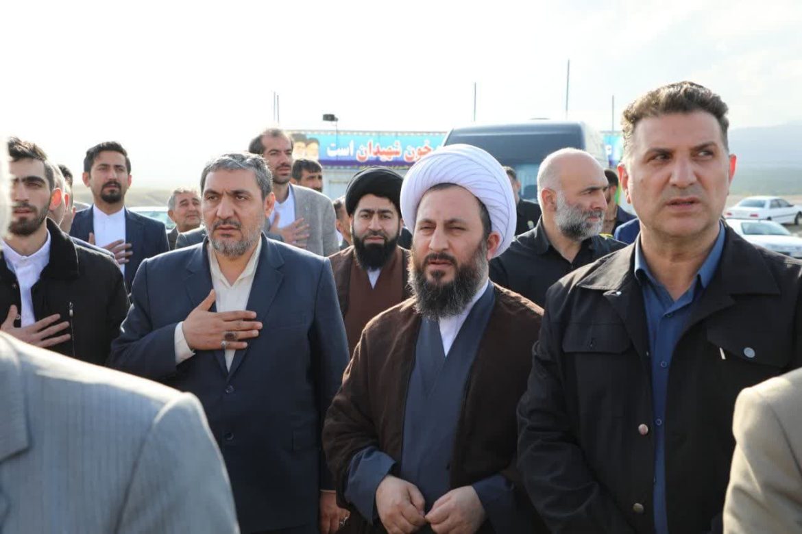 حضور امام جمعه شهرستان خوی در مراسم اهتزاز پرچم امام رضا(ع) در مزار شهدای گمنام خوی