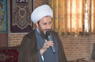 سخنرانی و اقامه نماز جماعت ظهر وعصر در جمع دانش آموزان مدرسه شهید آرمان علی وردی در مسجد امام خمینی (ره)
