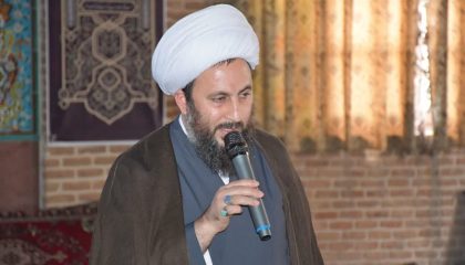 سخنرانی و اقامه نماز جماعت ظهر وعصر در جمع دانش آموزان مدرسه شهید آرمان علی وردی در مسجد امام خمینی (ره)