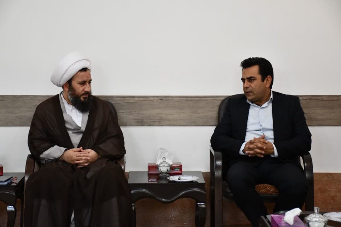 دیدار سرپرست اداره حفاظت محیط زیست شهرستان خوی با امام جمعه شهرستان خوی بمناسبت هفته محیط زیست