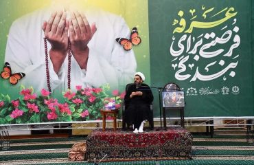 حضور امام جمعه شهرستان خوی در مراسم دعای پرفیض عرفه در مصلی امام خمینی(ره)
