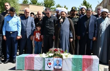 مراسم تشییع و اقامه نماز بر پیکر شهید محسن آین توسط امام جمعه شهرستان خوی