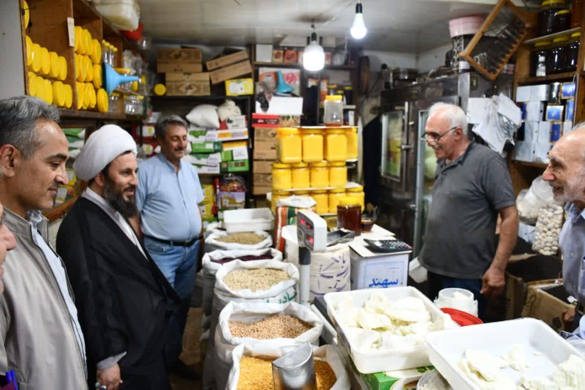 بازدید امام جمعه شهرستان خوی از تعدادی اصناف شهرستان بمناسبت روز اصناف
