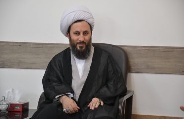 دیدار رئیس و جمعی از کارکنان دانشکده فنی مهندسی خوی با امام جمعه شهرستان خوی