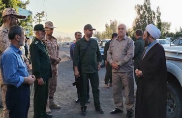 امام جمعه شهرستان خوی با همراهی سرپرست فرمانداری و فرمانده سپاه خوی از پست‌های بازرسی بسیج بازدید کردند
