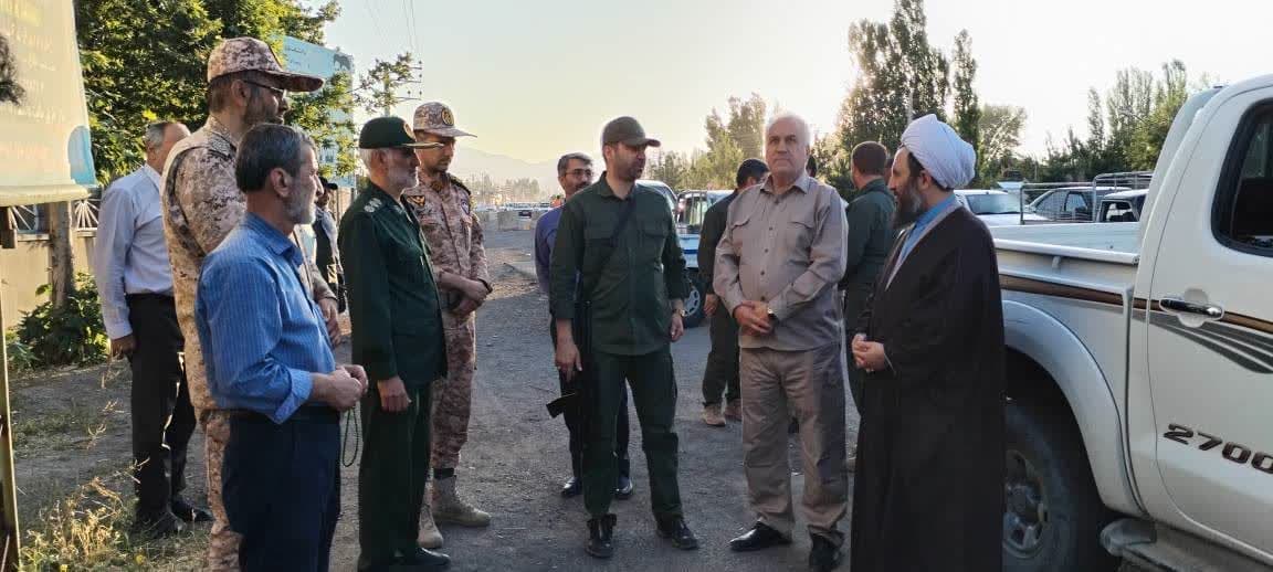 امام جمعه شهرستان خوی با همراهی سرپرست فرمانداری و فرمانده سپاه خوی از پست‌های بازرسی بسیج بازدید کردند
