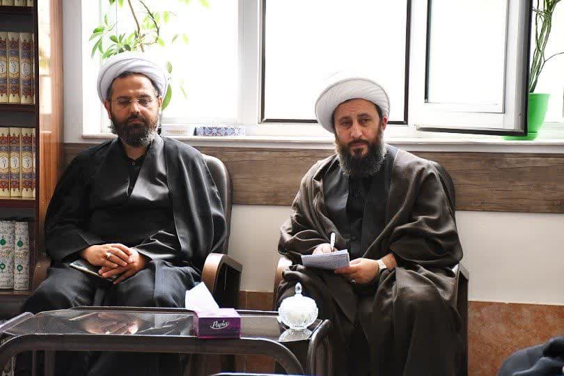 دیدار جمعی از روحانیون خویی مقیم در شهر قم با امام جمعه شهرستان خوی