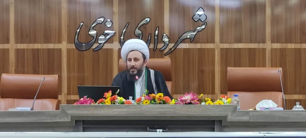 حضور امام جمعه شهرستان خوی در نشست مادحین و ستایشگران اهل بیت (ع) خوی با عنوان «رسم نوکری» در سالن شهید برگزینی شهرداری خوی
