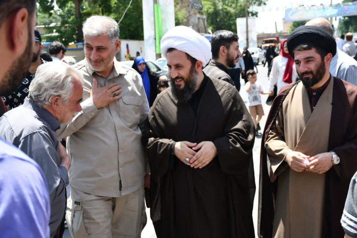 حضور امام جمعه شهرستان خوی تجمع حماسی مردم شریف شهرستان خوی در روز عید غدیر در خیابان مصلی