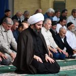 اقامه نماز جماعت ظهر وعصر به امامت امام جمعه شهرستان خوی در روز عید غدیر در محل مصلی امام خمینی (ره)