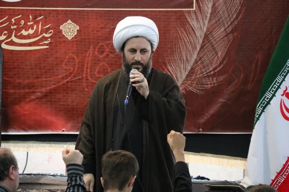 حضور و سخنرانی امام جمعه شهرستان خوی در مراسم سوگواری "احلی من العسل" نوجوانان حسینی در بقعه متبرکه شیخ نوایی (ره)