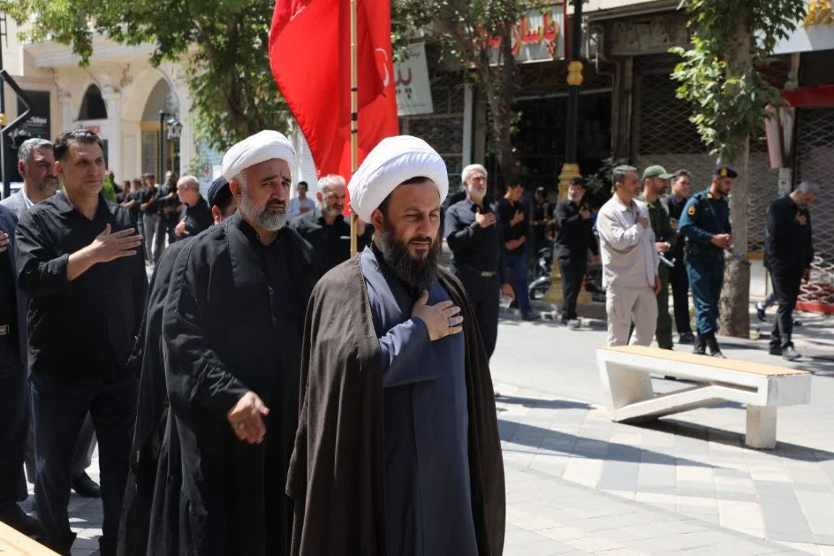 حضور امام جمعه شهرستان خوی در دسته عزاداری خیابانی سالروز رحلت حضرت رسول اکرم(ص) و شهادت حضرت امام حسن مجتبی(ع)