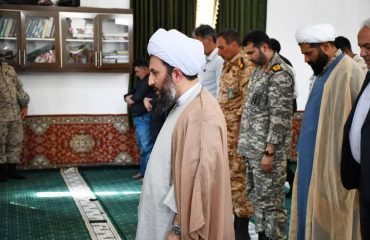 اقامه نماز جماعت ظهر وعصر به امامت امام جمعه شهرستان خوی در مسجد روستای مخین بخش قطور