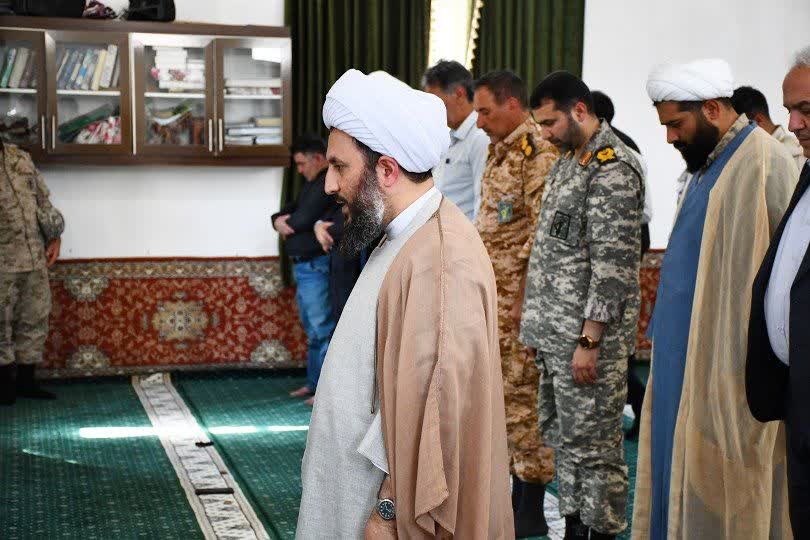 اقامه نماز جماعت ظهر وعصر به امامت امام جمعه شهرستان خوی در مسجد روستای مخین بخش قطور