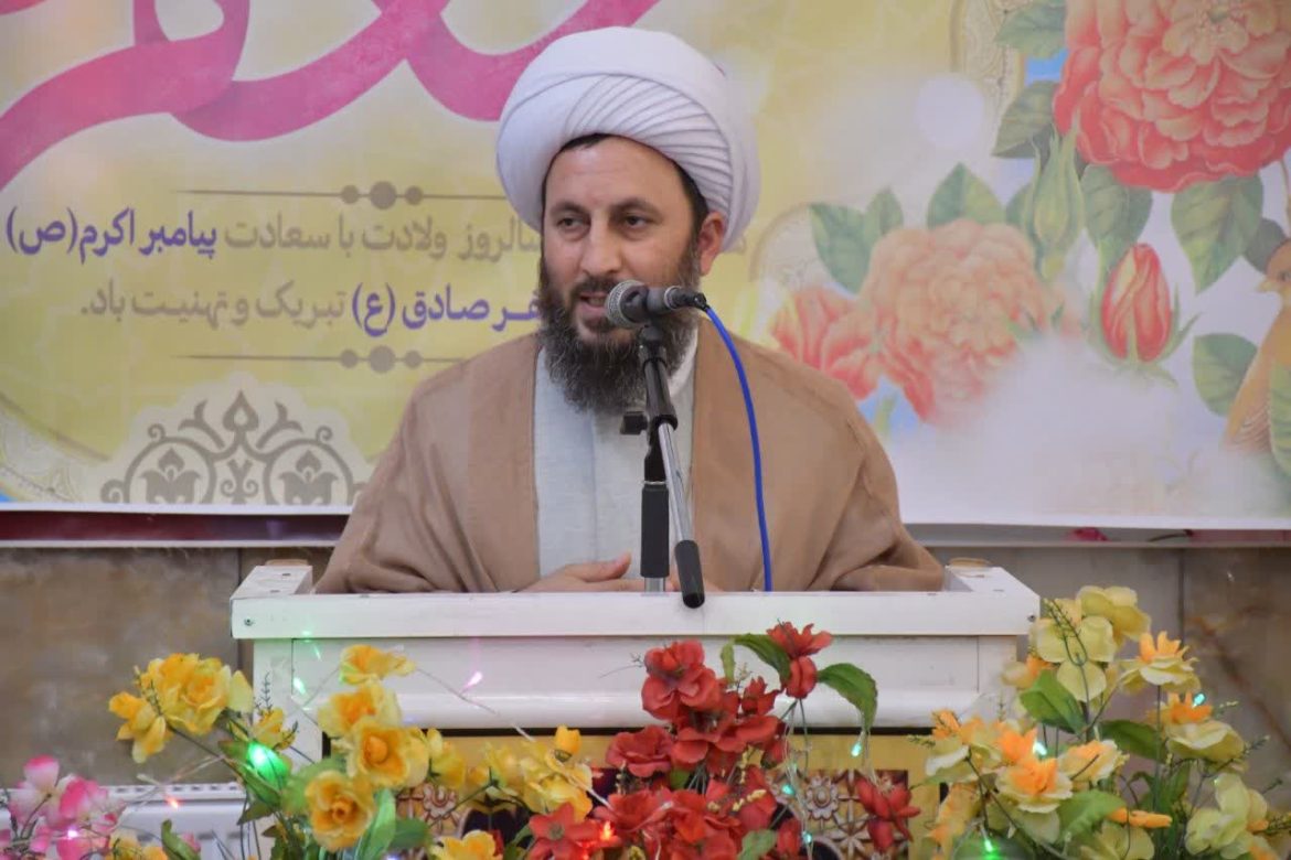 حضور و سخنرانی امام جمعه شهرستان خوی در مجمع سالانه فارغ‌التحصیلان دبیرستان نمونه مدرس خوی