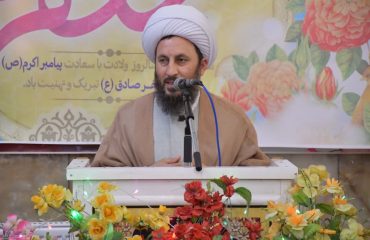 حضور و سخنرانی امام جمعه شهرستان خوی در مجمع سالانه فارغ‌التحصیلان دبیرستان نمونه مدرس خوی