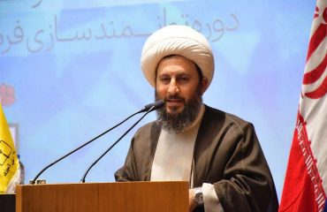 حضور و سخنرانی امام جمعه شهرستان خوی در آیین اختتامیه دوره بصیرتی «یاوران ولایت» ویژه دانش آموزان واحد های پیشگام استان به میزبانی خوی