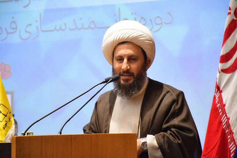 حضور و سخنرانی امام جمعه شهرستان خوی در آیین اختتامیه دوره بصیرتی «یاوران ولایت» ویژه دانش آموزان واحد های پیشگام استان به میزبانی خوی