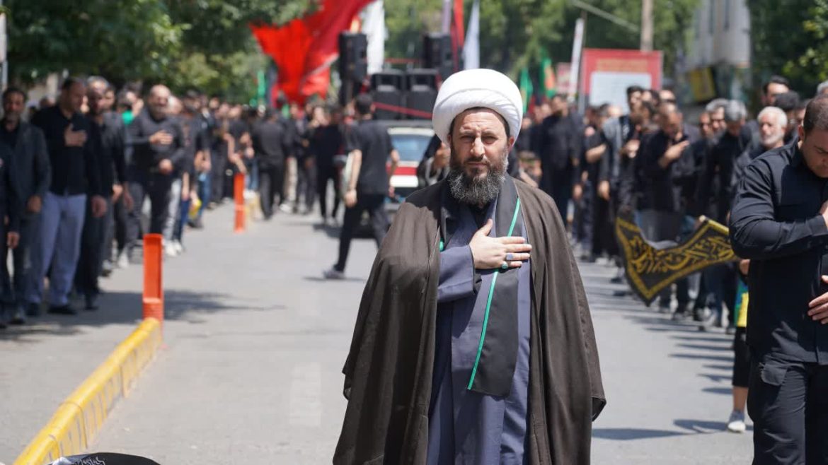 حضور امام جمعه شهرستان خوی در روز تاسوعای حسینی محرم الحرام ۱۴۴۷ در دسته های عزاداری خیابانی