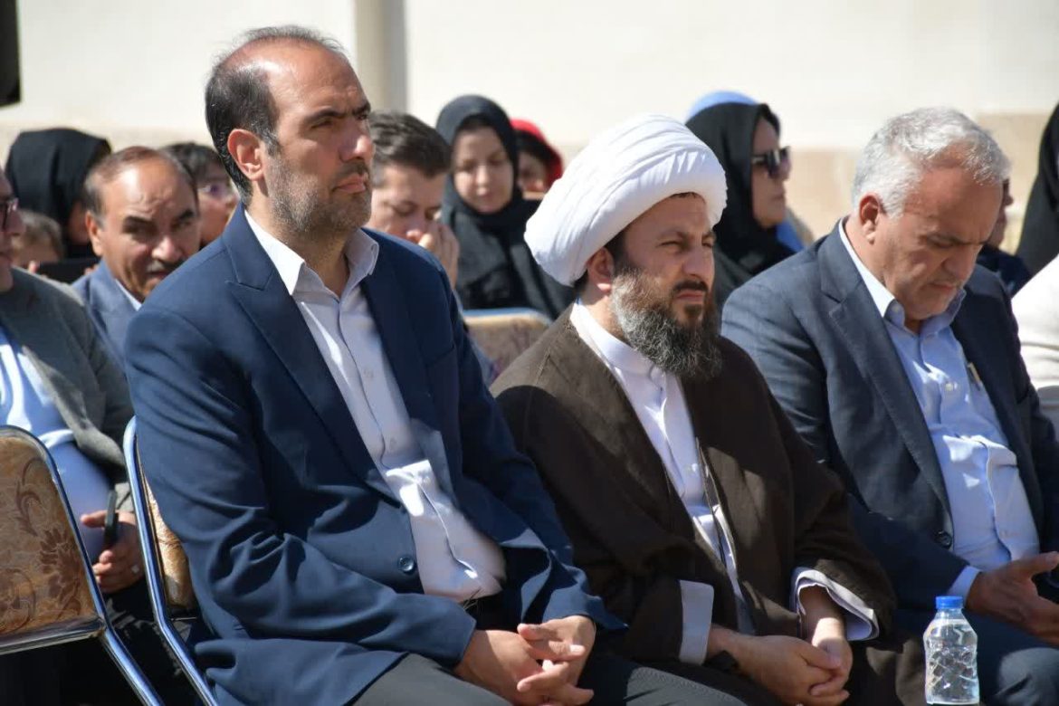 حضور امام جمعه شهرستان خوی در آیین افتتاح مدرسه ۶ کلاسه رباب در مساکن مهر خوی