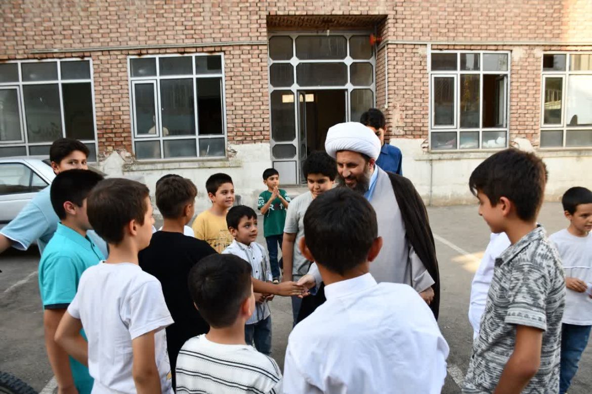 بازدید امام جمعه شهرستان خوی از دارالقرآن امام خمینی (ره) آموزش و پرورش خوی