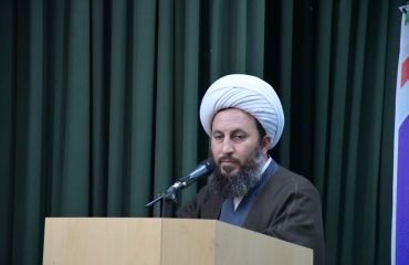 حضور و سخنرانی امام جمعه شهرستان خوی در همایش تجلیل از دانش آموزان ممتاز شاهد و ایثارگران شهرستان خوی