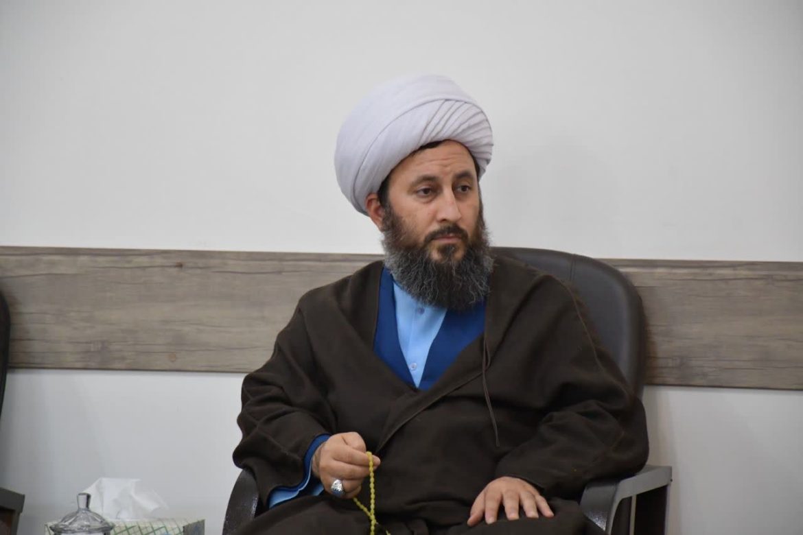 دیدار رئیس و جمعی از همکاران اداره پست خوی با امام جمعه شهرستان خوی