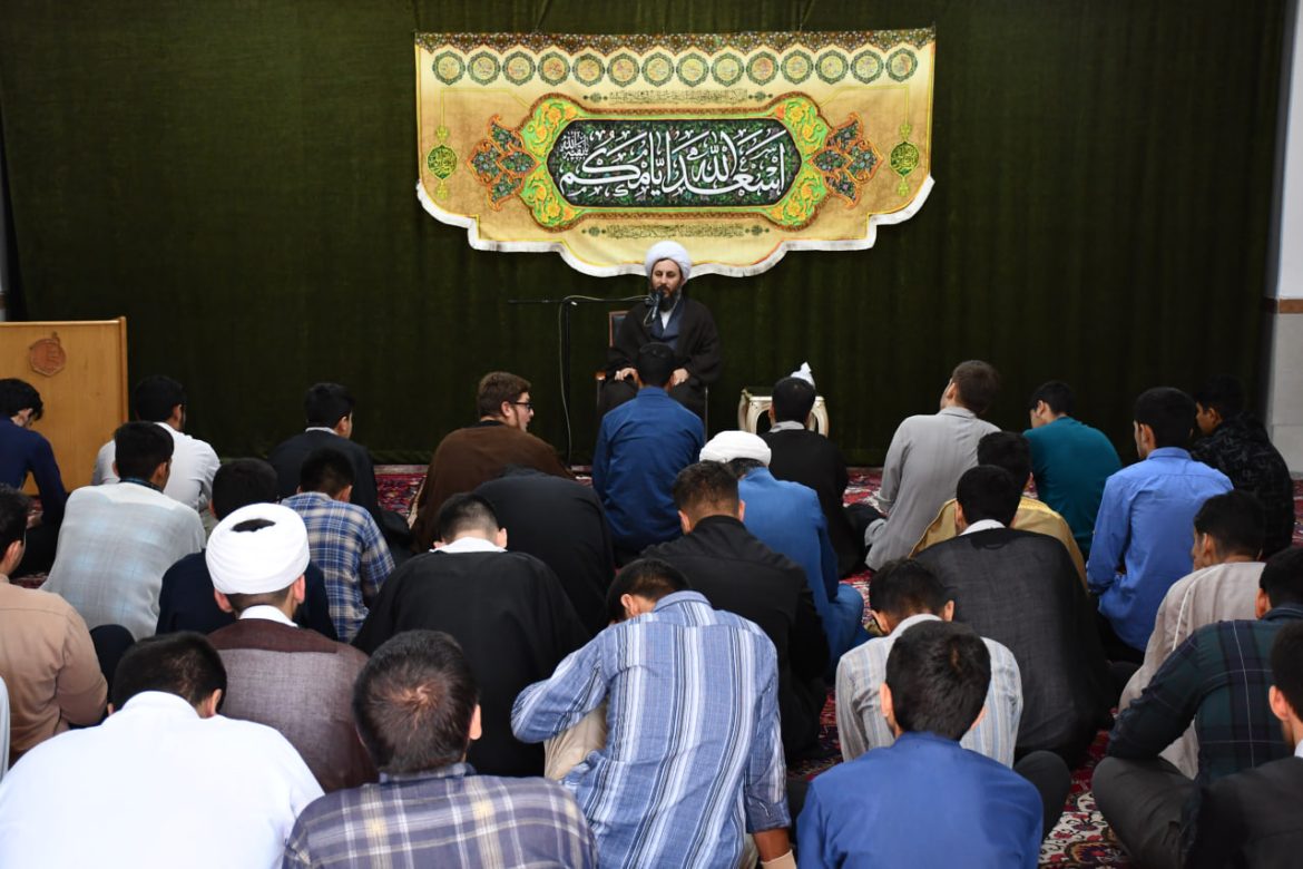 جلسه اخلاق به بیان امام جمعه شهرستان خوی در حوزه علمیه امام خمینی (ره)