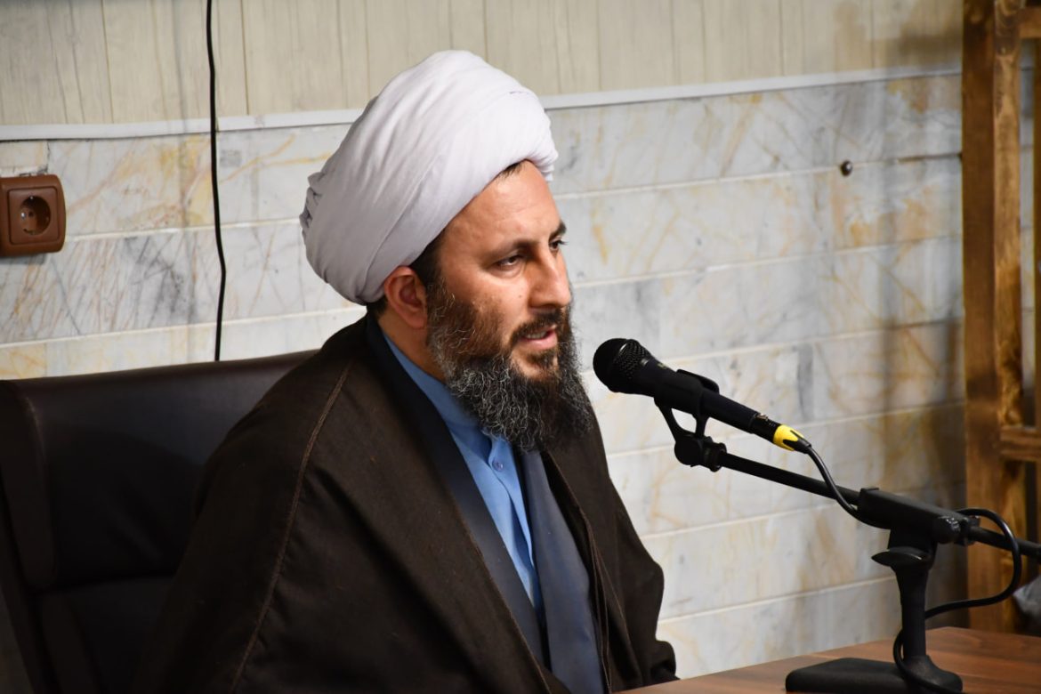دیدار جمعی از دانش‌آموزان بخش خواهران اتحادیه انجمن‌های اسلامی شهرستان خوی با امام جمعه شهرستان خوی