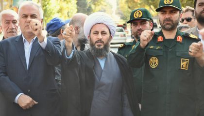 حضور امام جمعه شهرستان خوی در راهپیمایی سراسری بشارت نصر در حمایت از مردم مقاوم و قهرمان فلسطین