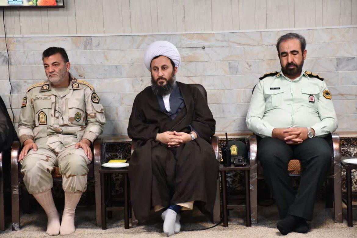 دیدار فرماندهی نیروی انتظامی و فرماندهی هنگ مرزی شهرستان خوی با امام جمعه شهرستان خوی بمناسبت آغاز هفته نیروی انتظامی