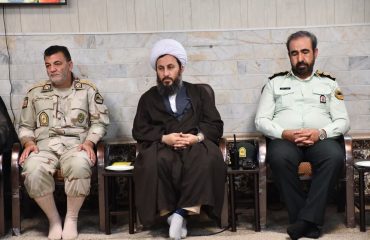 دیدار فرماندهی نیروی انتظامی و فرماندهی هنگ مرزی شهرستان خوی با امام جمعه شهرستان خوی بمناسبت آغاز هفته نیروی انتظامی