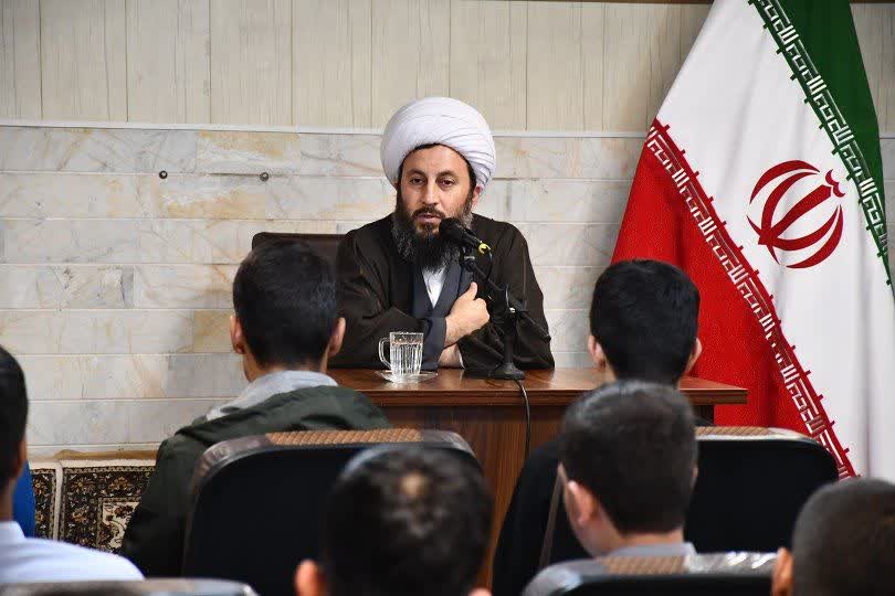 دیدار جمعی از دانش‌آموزان اتحادیه انجمن‌های اسلامی شهرستان خوی با امام جمعه شهرستان خوی