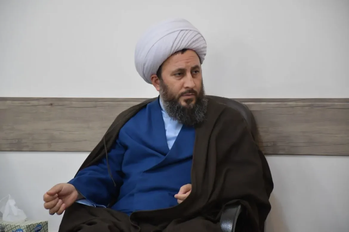 دیدار رئیس و جمعی از همکاران بیمه سلامت شهرستان خوی با امام جمعه شهرستان خوی بمناسبت هفته بیمه سلامت