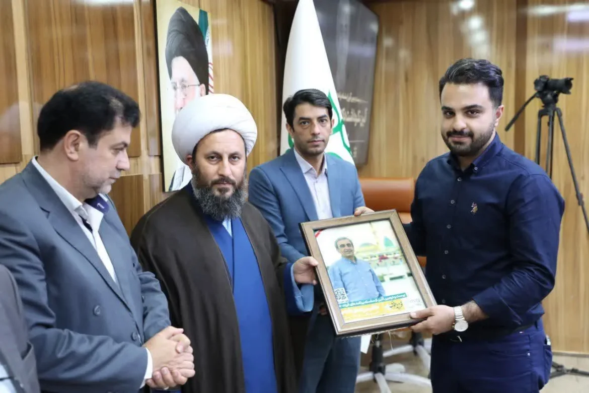 حضور امام جمعه شهرستان خوی در بیست و دومین آئین از سلسله برنامه های فرزند خوی با عنوان نکوداشت دکتر میرکمال فتاحی (خیر پاکباز عاشق) در سالن شهید برگزینی