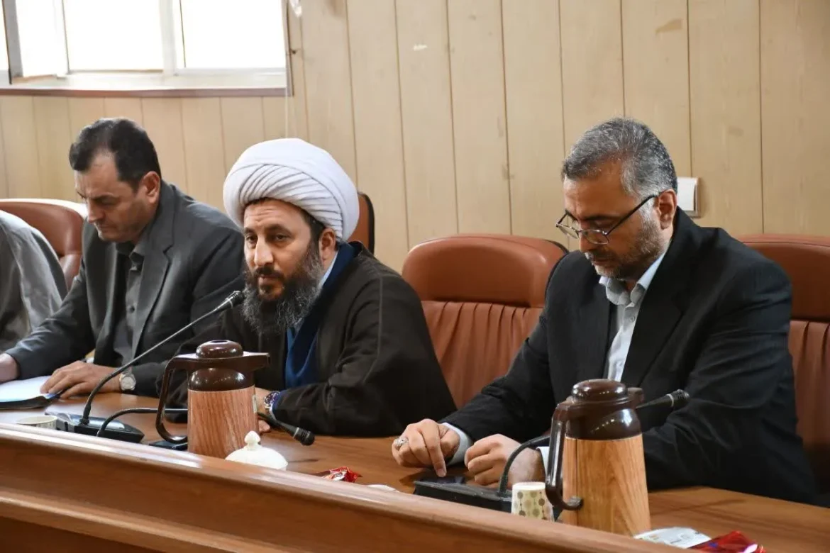 حضور و سخنرانی امام جمعه شهرستان خوی در جلسه تبیینی در جمع معاونین و مربیان پرورشی آموزش و پرورش خوی