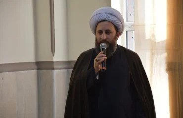 سخنرانی و اقامه نماز جماعت ظهر وعصر به امامت امام جمعه شهرستان خوی در جمع دانش آموزان دبیرستان امیرکبیر