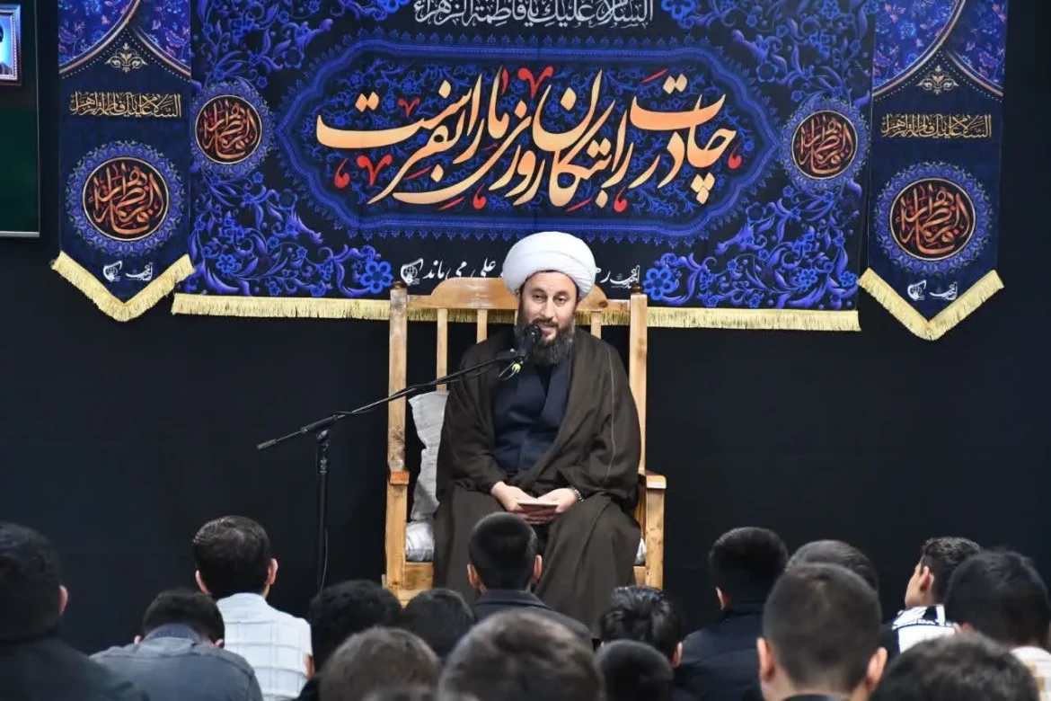 سخنرانی امام جمعه شهرستان خوی در هئیت انصارالمهدی اتحادیه انجمن‌های اسلامی دانش آموزی (برادران) خوی