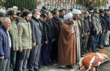 اقامه نماز بر پیکر پدر شهید والامقام ولی الله عدالت فر به امامت امام جمعه شهرستان خوی