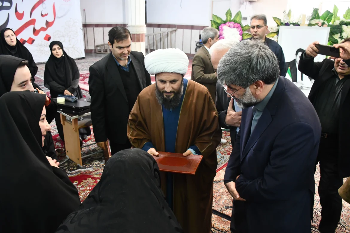 تجلیل از خانواده دادستان شهید حاج ولی حاجی قلیزاده با حضور امام جمعه شهرستان خوی و مدیرکل دادگستری استان آذربایجان غربی