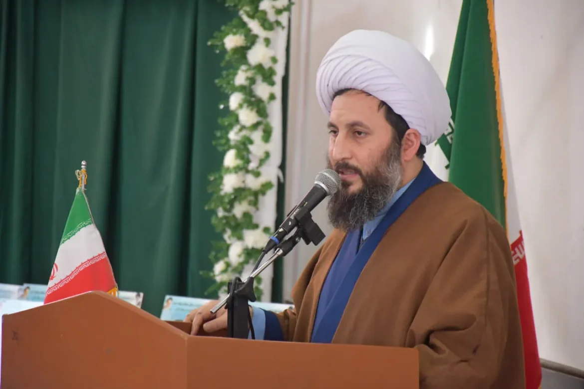 حضور و سخنرانی امام جمعه شهرستان خوی در اجلاسیه نماز دبیرستان ام البنین (س) شهر زرآباد