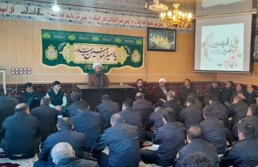 جلسه اخلاق و نشست اعتقادی و معنوی در ستاد فرماندهی نیروی انتظامی با سخنرانی امام جمعه شهرستان خوی