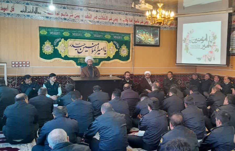 جلسه اخلاق و نشست اعتقادی و معنوی در ستاد فرماندهی نیروی انتظامی با سخنرانی امام جمعه شهرستان خوی