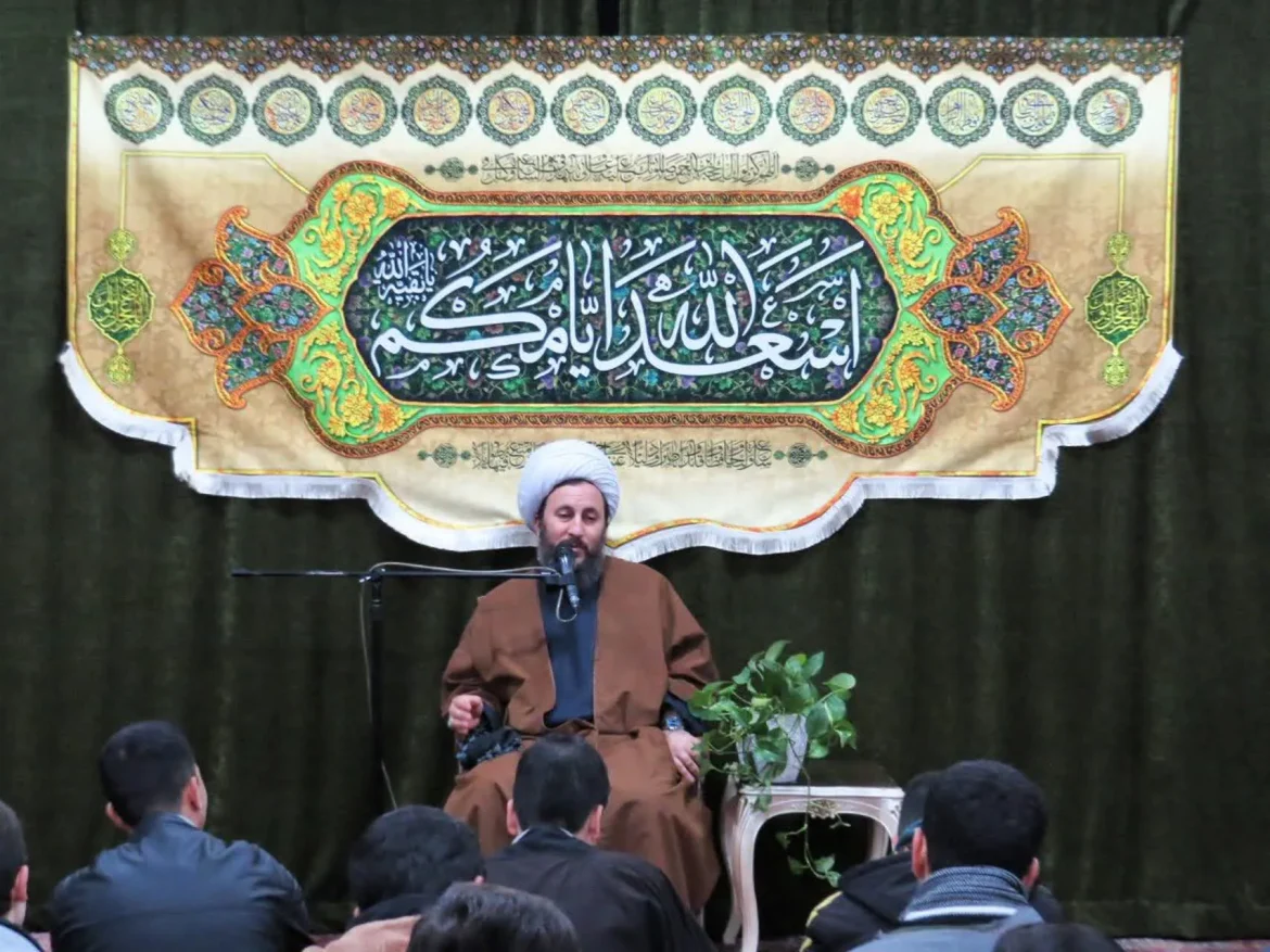 جلسه اخلاق به بیان امام جمعه شهرستان خوی در حوزه علمیه امام خمینی (ره)